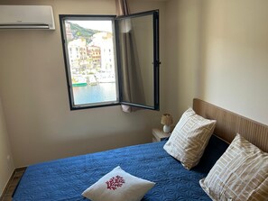 2 slaapkamers, een strijkplank/strijkijzer, gratis wifi, beddengoed