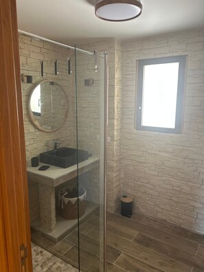 Shower, hair dryer, towels, toilet paper - Luxury apartment on the port of Bonifacio (Bonifacio)