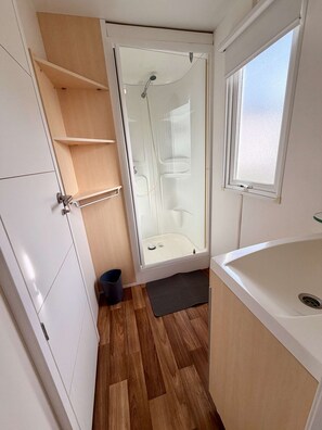 Bathroom - Mobilhome Sea & Sun - Campsite with swimming pool in Port-la-Nouvelle (Port-la-Nouvelle)