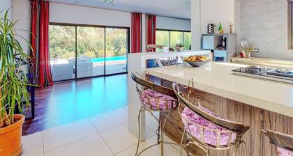 Villa with swimming pool, garden, quiet village 27 km from the sea 13 km from Montpellier