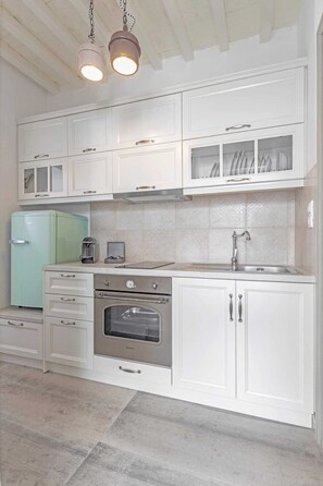 Fridge, oven, coffee/tea maker, toaster