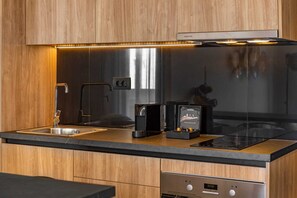 Ofen, Wasserkocher mit Kaffee-/Teezubehör, Toaster