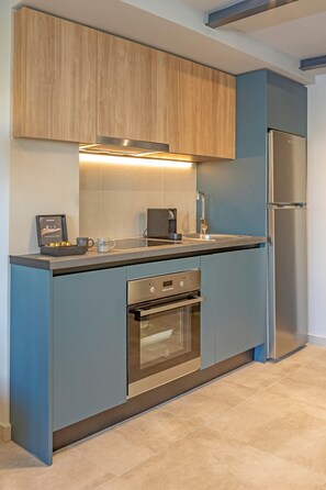 Fridge, oven, toaster, cookware/dishes/utensils - Amarada Marina Loft Suite 3, Αpartment (Rhodes)