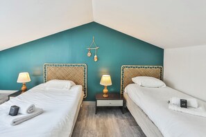 2 slaapkamers, een strijkplank/strijkijzer, internet, beddengoed