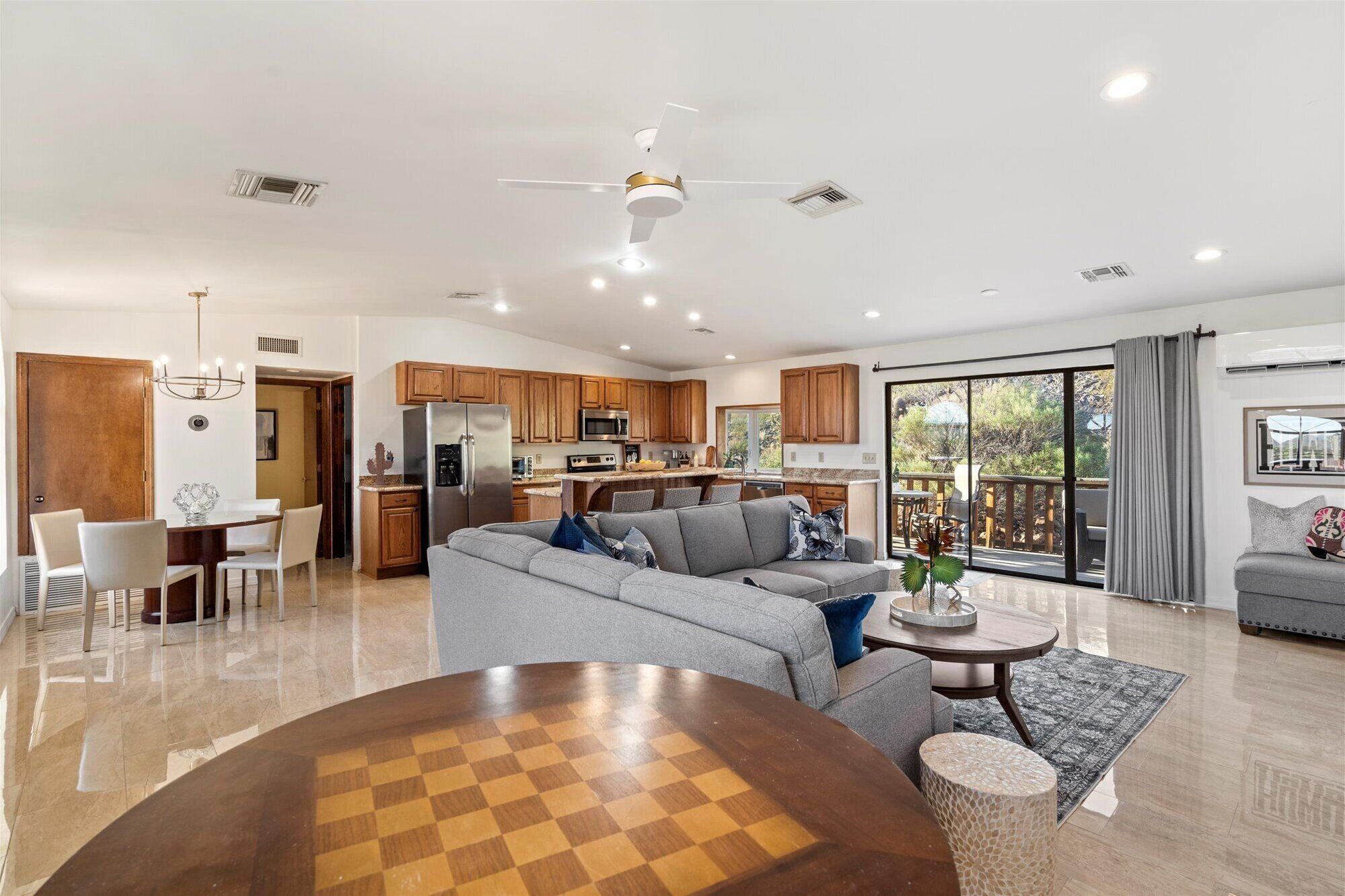 Smart TV, fireplace, offices
