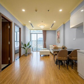 Basic-Apartment, Stadtblick | Wohnbereich