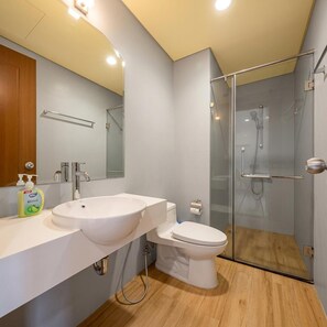 Basic-Apartment, Stadtblick | Badezimmer