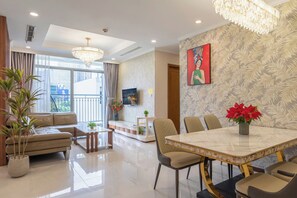 Standard Apartment, 3 Bedrooms, City View | In-room dining - Landmark 81 Luxury Apartment Coast Casa (Thanh pho Ho Chi Minh)