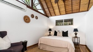 Room - Peaceful Asian-Inspired Byron Bay Villa with Tropical Pool Retreat (Byron Bay)