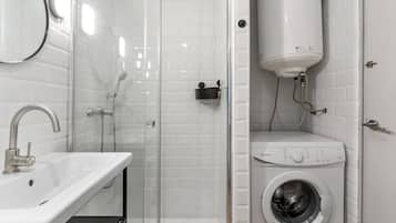 Shower, towels