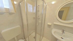 Apartment, 2 Bedrooms, Terrace | Bathroom - Perfectly Located Flat Near the Beach and Shops (Lignano Sabbiadoro)