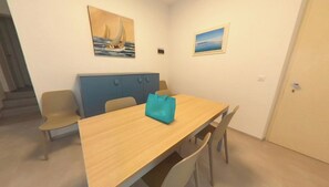 Appartement, 3 slaapkamers, terras, uitzicht op tuin | Dineren