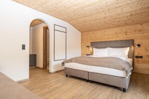Chambre quadruple familiale, balcon | Accès au Wi-Fi (inclus)
