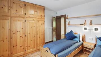 2 bedrooms, WiFi, bed sheets