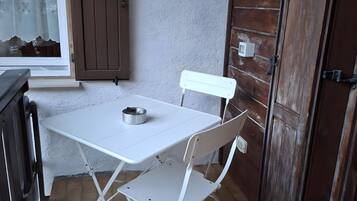 屋外ダイニングエリア