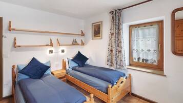 2 bedrooms, WiFi, bed sheets