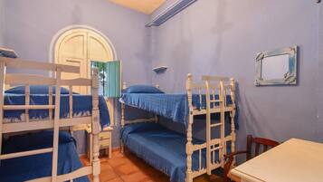6 habitaciones, tabla de planchar con plancha y wifi