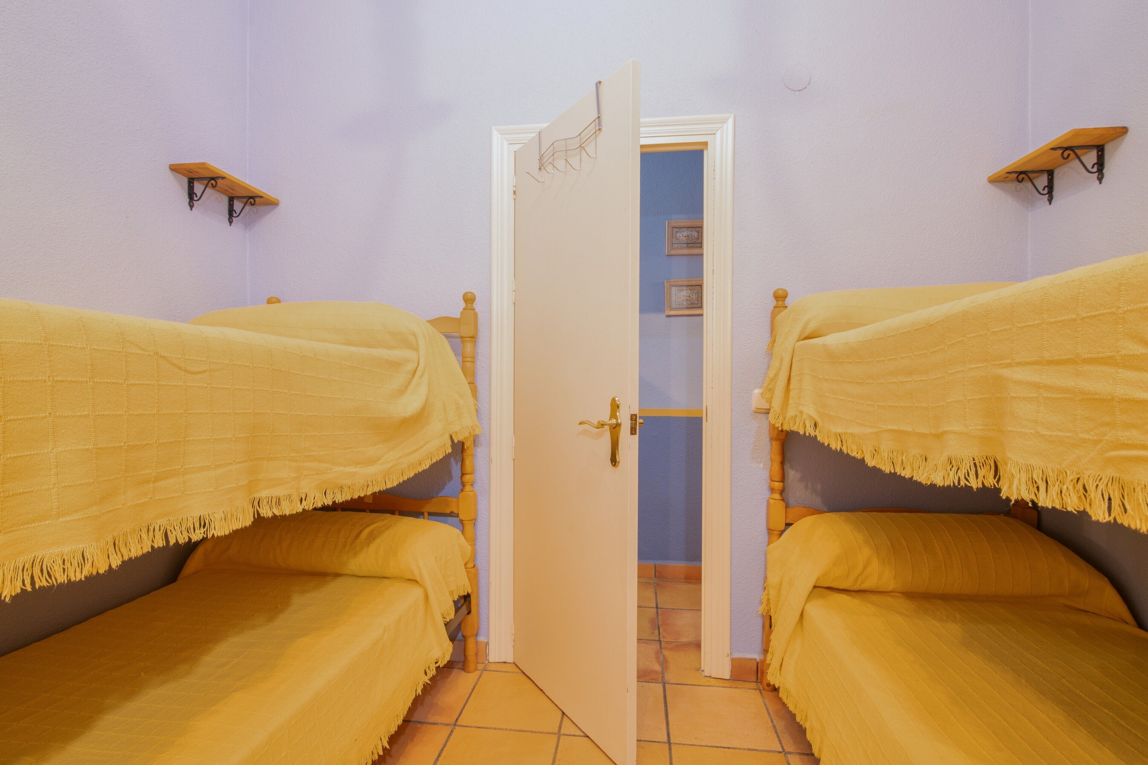 6 bedrooms, iron/ironing board, WiFi