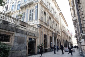Miscellaneous - Bright window - Vico Angeli 13 (Genova)