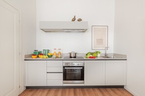 Fridge, microwave, oven, dishwasher - Experience the Authentic Beauty of Lucca at Letizia Plaza (Lucca)