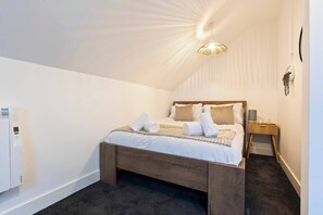 Room - Spacious 2BR Flat | Netflix | Balcony - Oxford (Oxford)