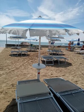 Beach - Apartment Mare45- 10 minutes from the sea with Umbrella and two Sunbeds for You (Eraclea Mare)