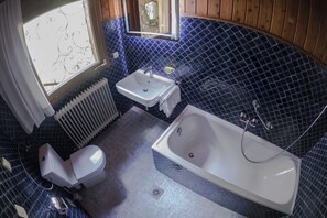 Hair dryer, towels, soap, toilet paper - Family adventure Karwendel: Charming house with garden at the national park (Scharnitz)