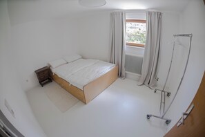 3 bedrooms, iron/ironing board, free WiFi, bed sheets - Family adventure Karwendel: Charming house with garden at the national park (Scharnitz)