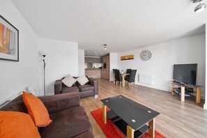 Comfort Apartment, Balcony | Living area - Kennet House 2 Bed and 2 Bath Apt. 7 (Reading)