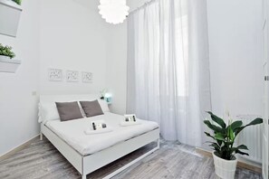 1 bedroom, iron/ironing board, WiFi, bed sheets - DaliTourism - Colosseum Experience 28 (Roma)