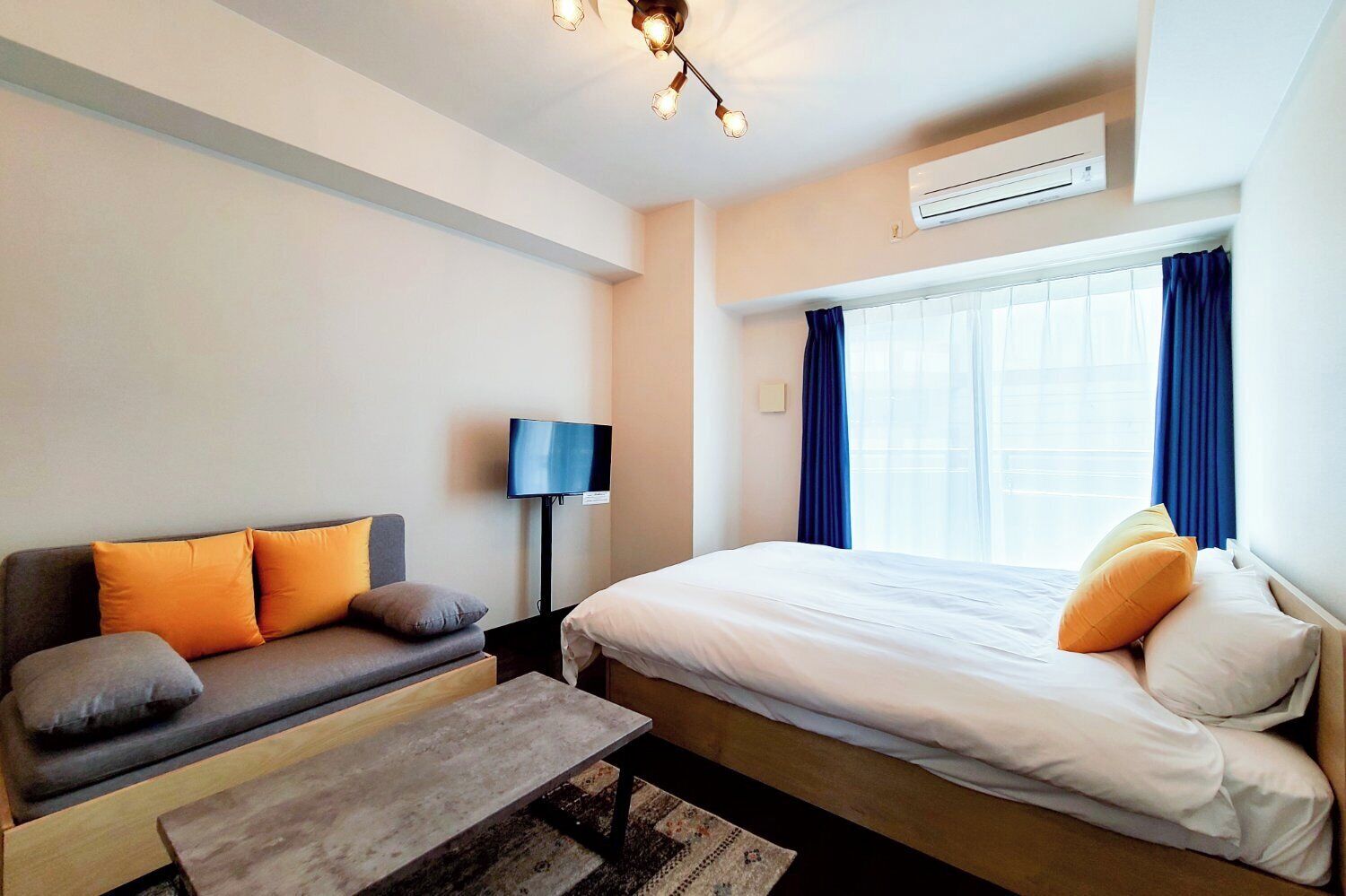 Free WiFi, bed sheets