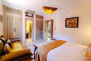 Chambre Triple Deluxe | Coffres-forts dans les chambres, Wi-Fi gratuit
