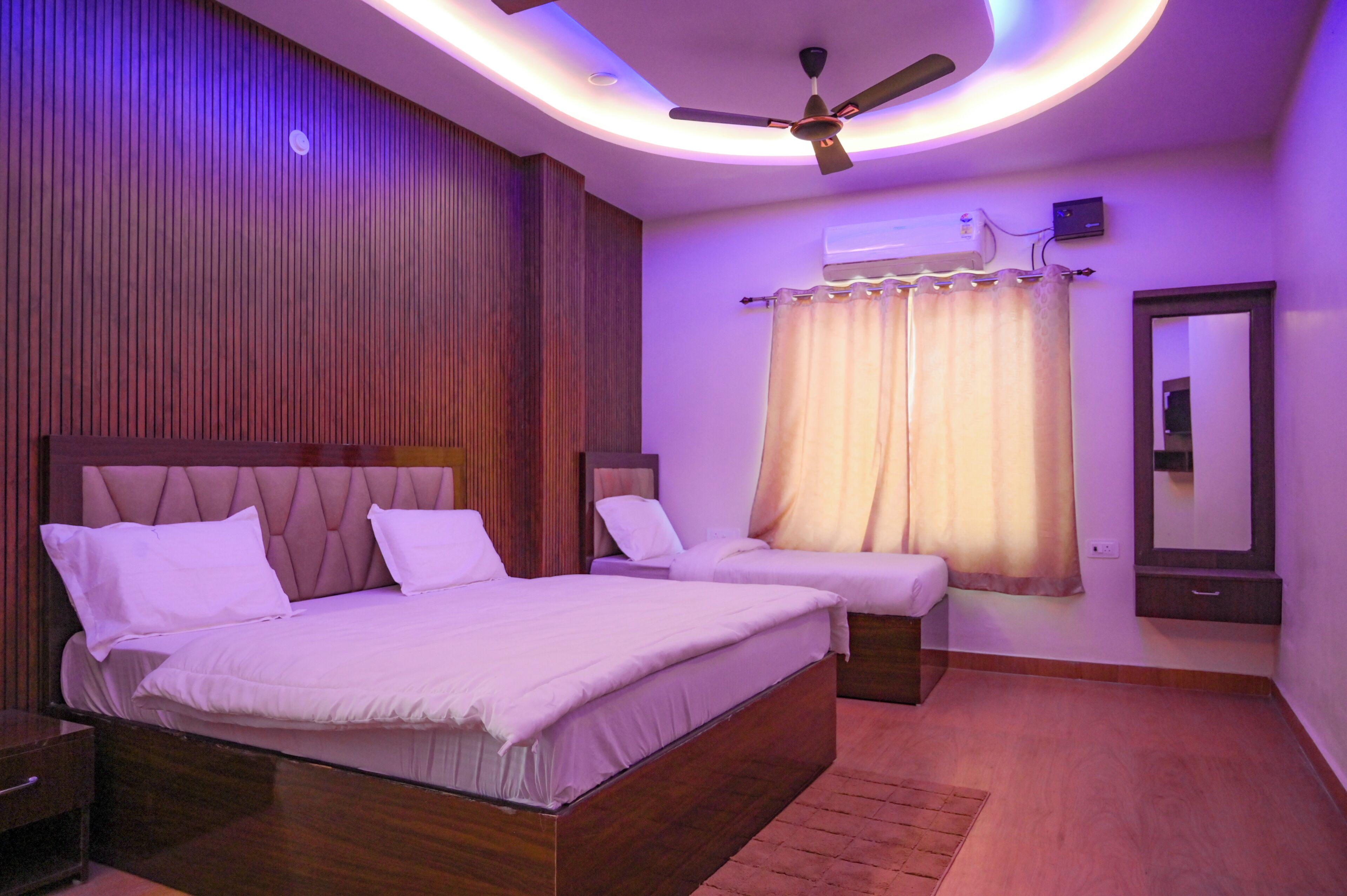Deluxe Room | Desk, free WiFi, bed sheets