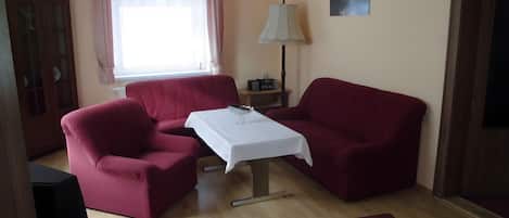 TV, DVD player, ping pong, stereo