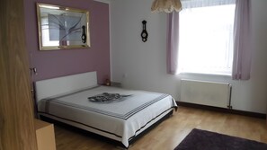 3 Schlafzimmer, Bügeleisen/Bügelbrett, WLAN, Bettwäsche