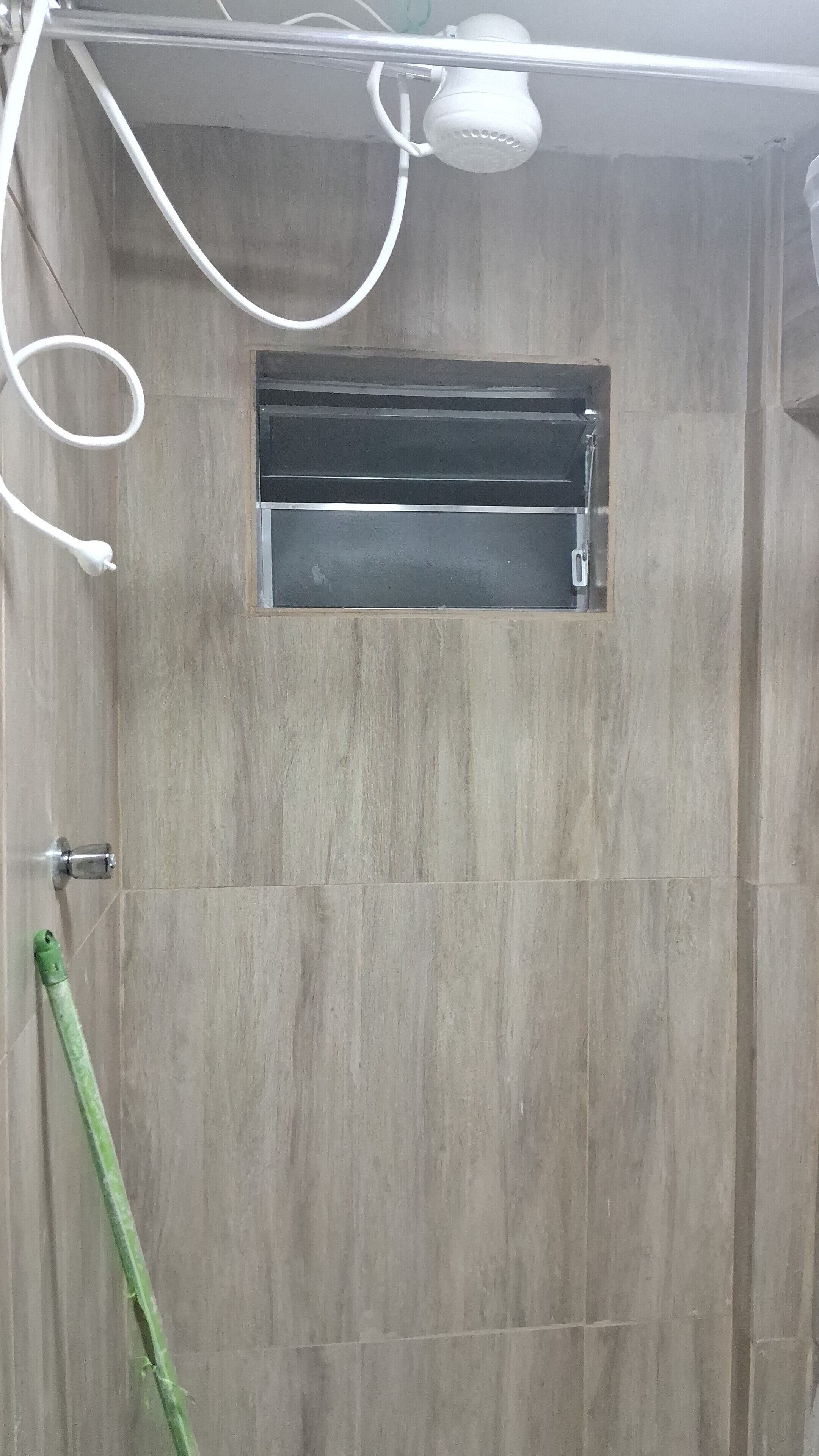 Habitación triple Confort, accesible en silla de ruedas | Baño | Toallas, jabón y papel higiénico