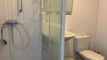 Dusch, handdukar, tvÄl och toalettpapper