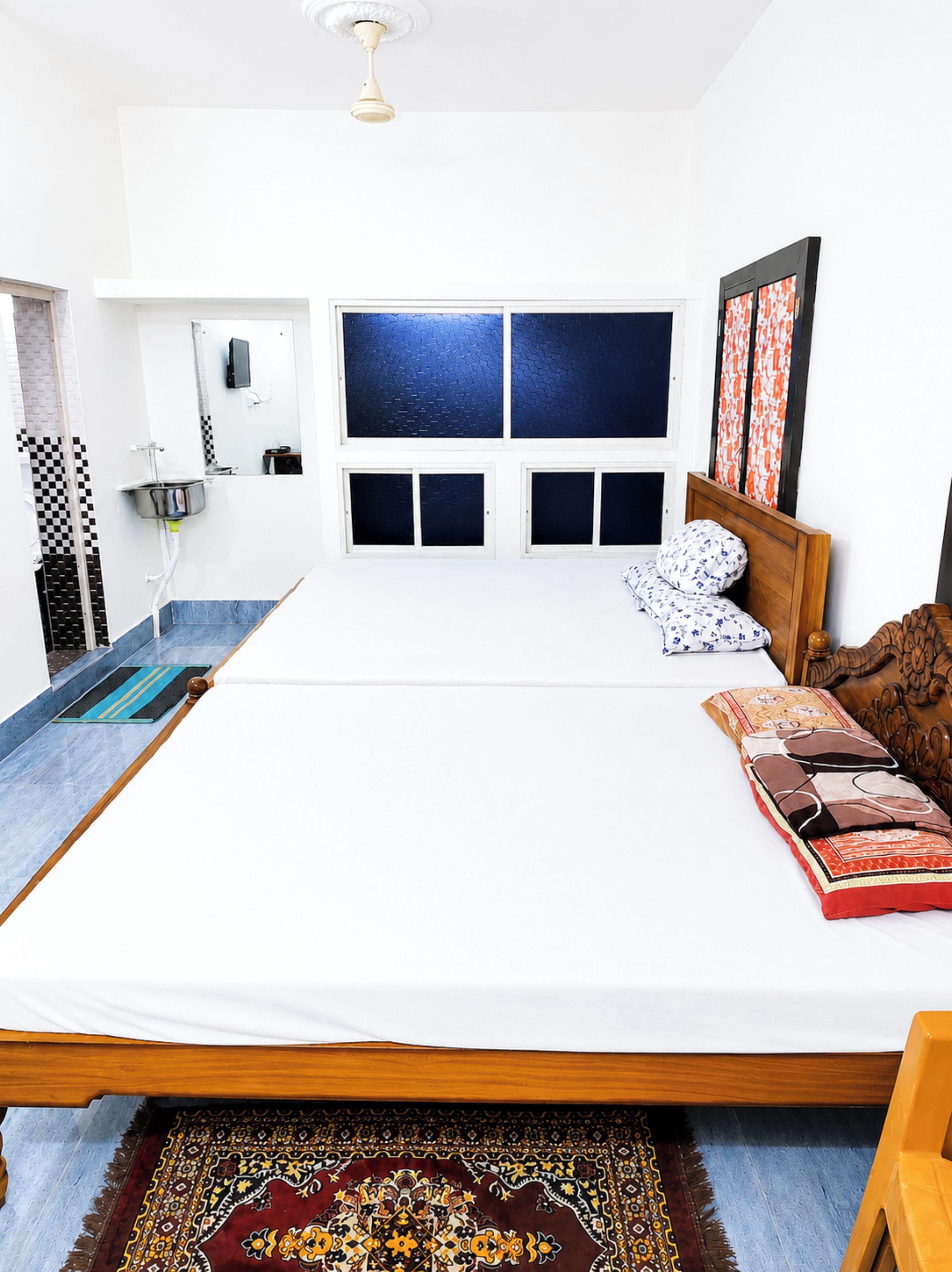 Deluxe Quadruple Room, Penyaman udara | Peralatan tempat tidur hipoalergenik, meja, kalis bunyi, Wi-fi percuma 