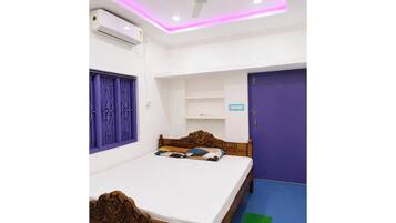 Quarto casal luxo, ar-condicionado | Roupas de cama antialérgicas, escrivaninha, quartos à prova de som
