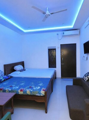 Hypo-allergenic bedding, desk, soundproofing, free WiFi - Hotel Sandhya Home stay Puri (Puri)