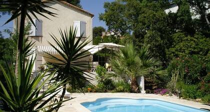200 m from the sea – Villa with private pool – up to 10 guests