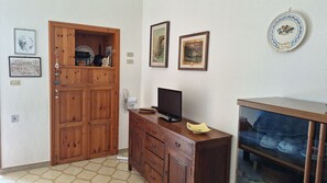Interior - The house by the sea, a typical Salento home 50 meters from the spa (Santa Cesarea Terme)