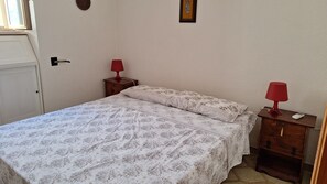 2 chambres, fer et planche à repasser, draps fournis