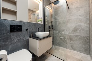 Shower, hair dryer, towels - Villa Lukante ZadarVillas (Zadar)