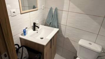 House, 3 Bedrooms | Bathroom