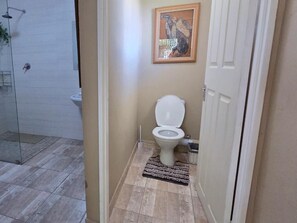 Habitación doble, patio | Baño