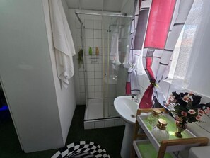 Habitación con 2 camas individuales | Baño