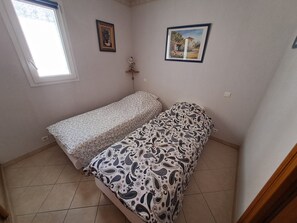 3 bedrooms, iron/ironing board, WiFi, bed sheets - 3-bedroom house with pool, 5 minutes walk from the beach (Bandol)