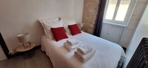 4 slaapkamers, een strijkplank/strijkijzer, wifi, beddengoed
