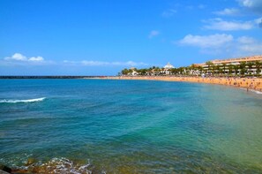 Beach - 'Duque Beach' Holiday Apartment with Sea Views, Wi-Fi, and Air Conditioning (Costa Adeje)